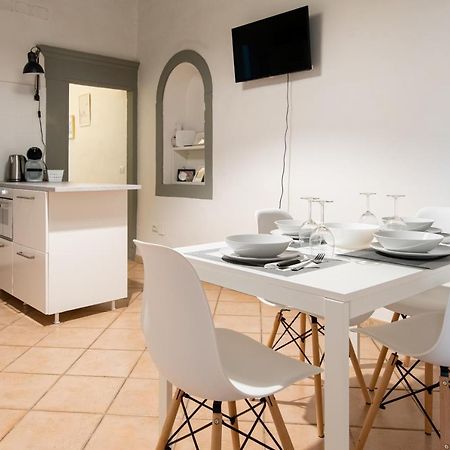 2 Rooms Next To A Market And Piazza Santa Croce - Homeunity Флоренция Екстериор снимка