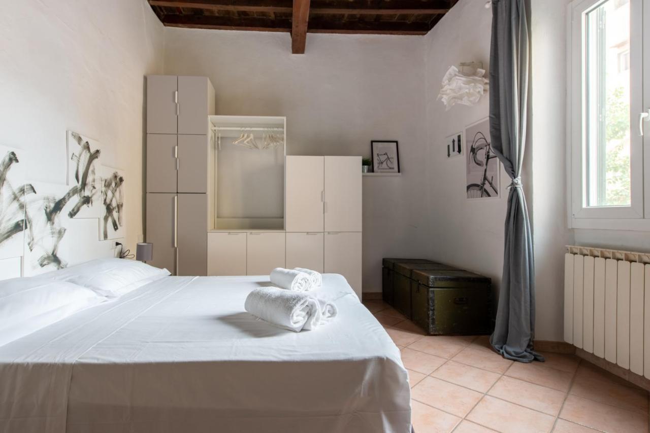 2 Rooms Next To A Market And Piazza Santa Croce - Homeunity Флоренция Екстериор снимка