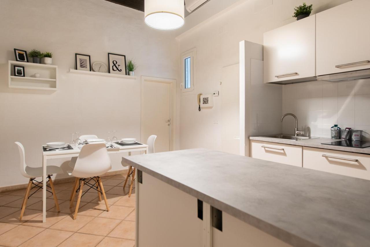 2 Rooms Next To A Market And Piazza Santa Croce - Homeunity Флоренция Екстериор снимка